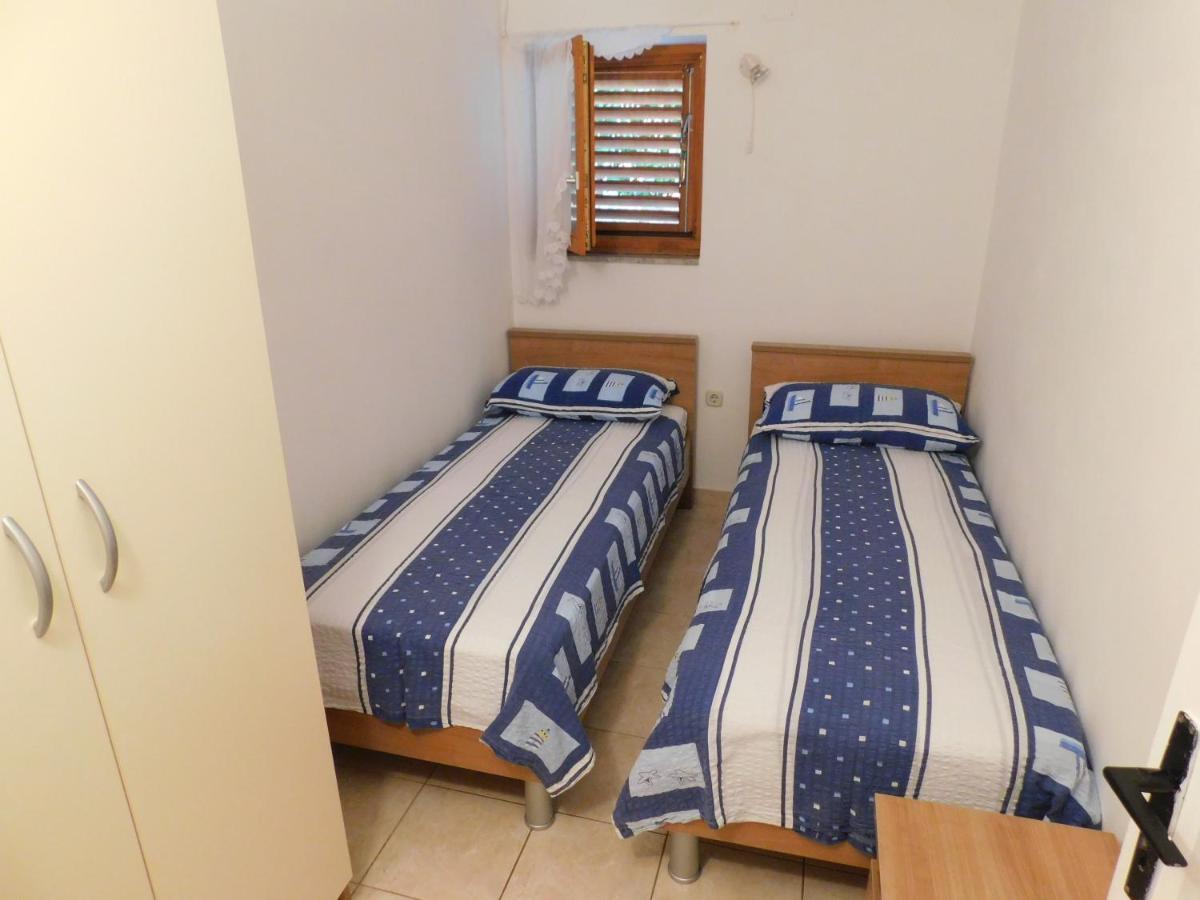 Apartments Marica Krk Town Eksteriør billede
