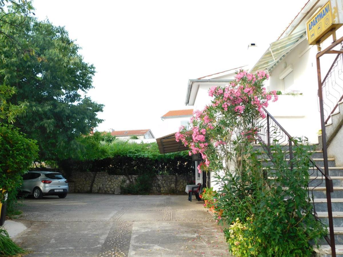 Apartments Marica Krk Town Eksteriør billede