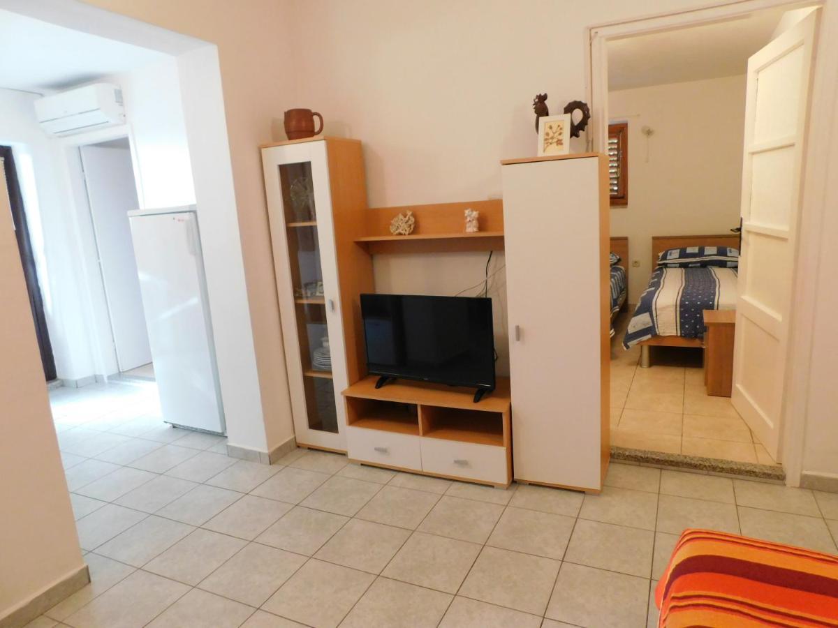 Apartments Marica Krk Town Eksteriør billede