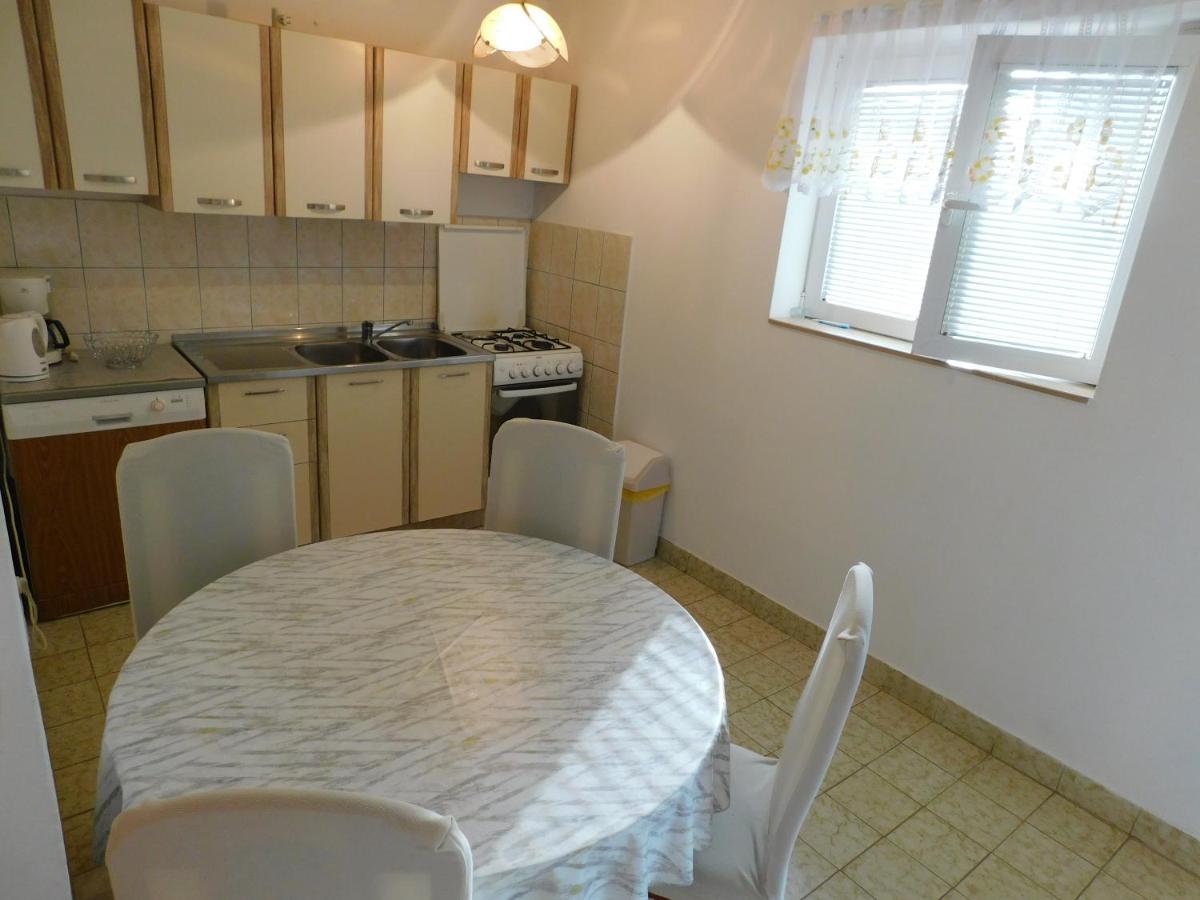 Apartments Marica Krk Town Eksteriør billede